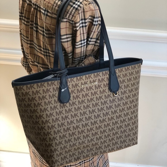 Michael Kors large candy reversible tote signature - Picture 4 of 8